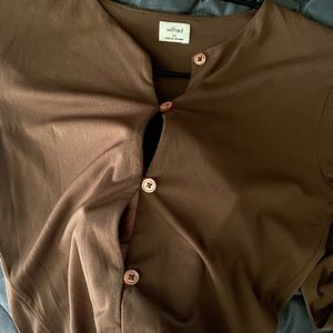 lightweight and soft fabric. Perfect for summer. Very breathable.